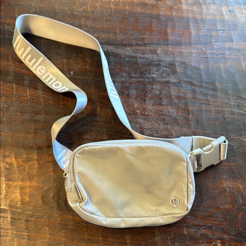 Lululemon Athletica Gray Belt Bag with Adjustable Strap